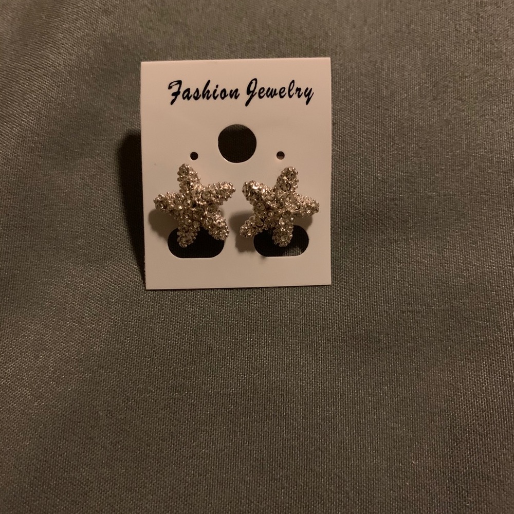 🤩 2 for $10 Starfish Earrings - Picture 1 of 2